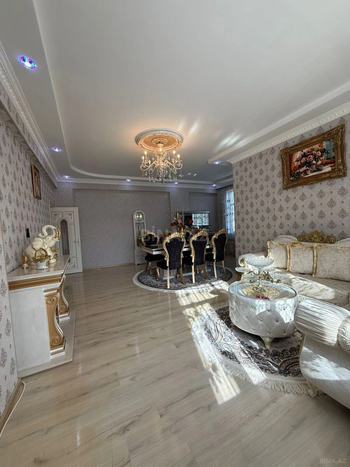 Satılır 3 otaqlı mənzil 140 m²
