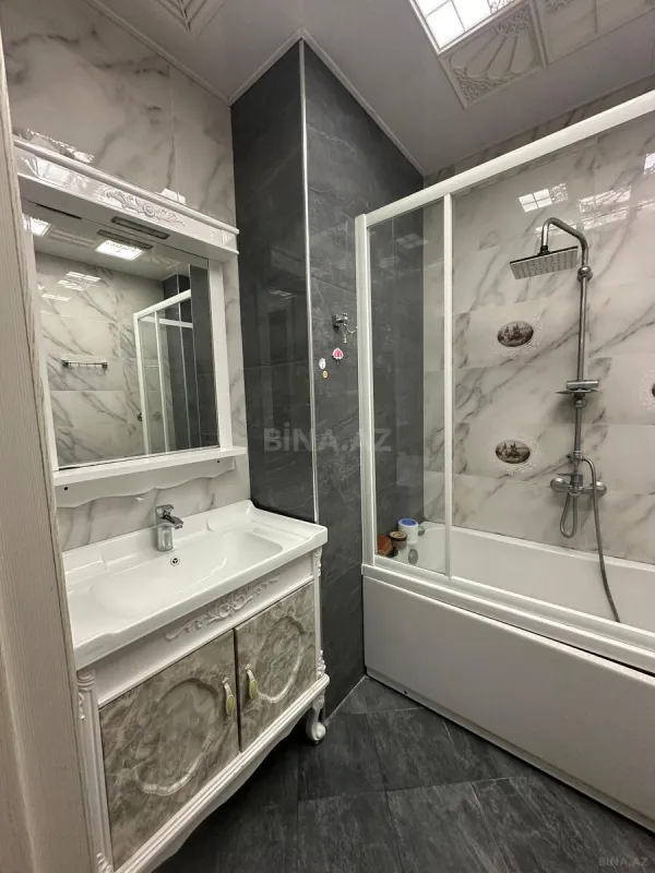 Kirayə verilir 2 otaqlı mənzil 110 m²