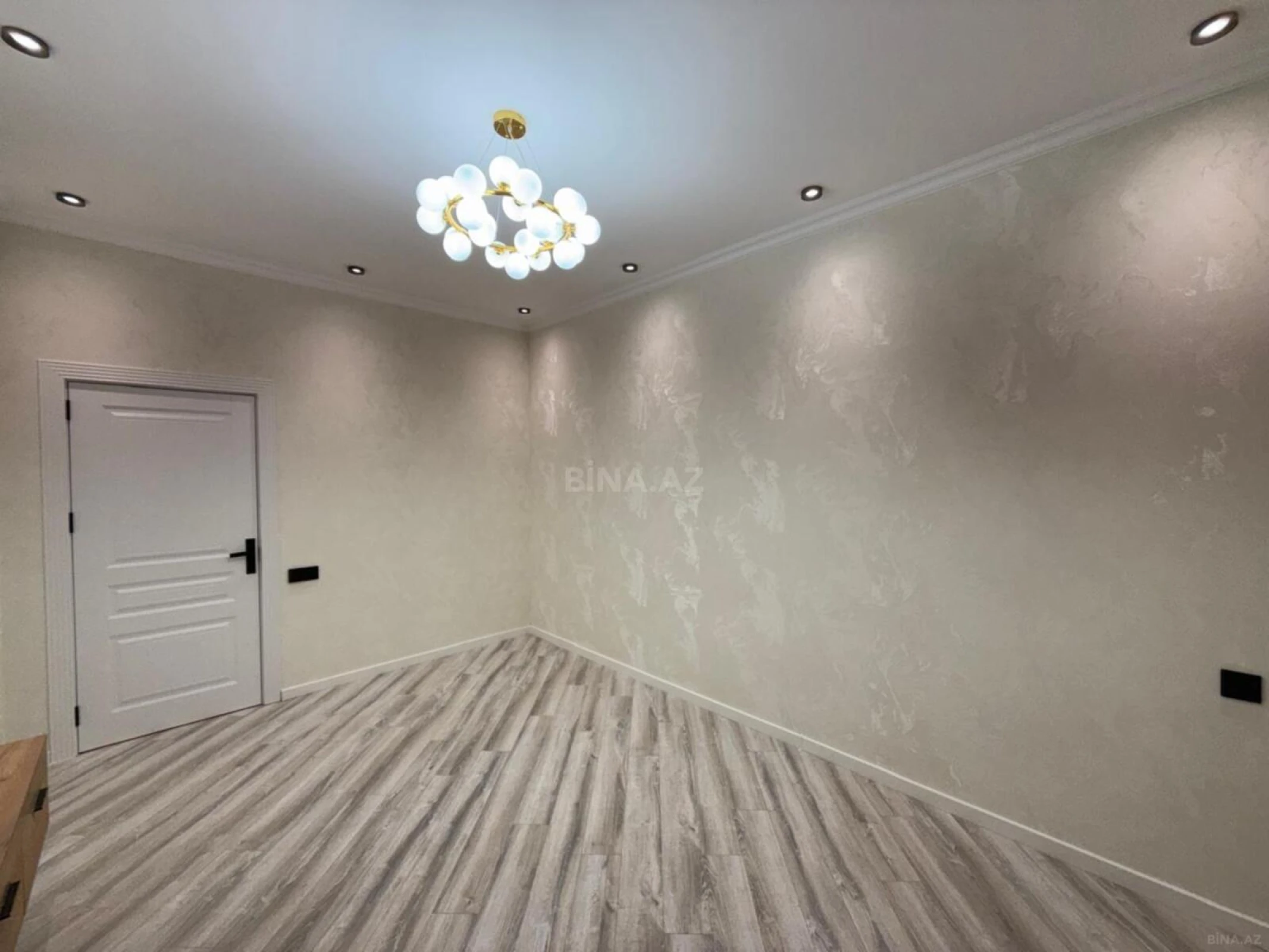 Satılır 2 otaqlı mənzil 67 m²