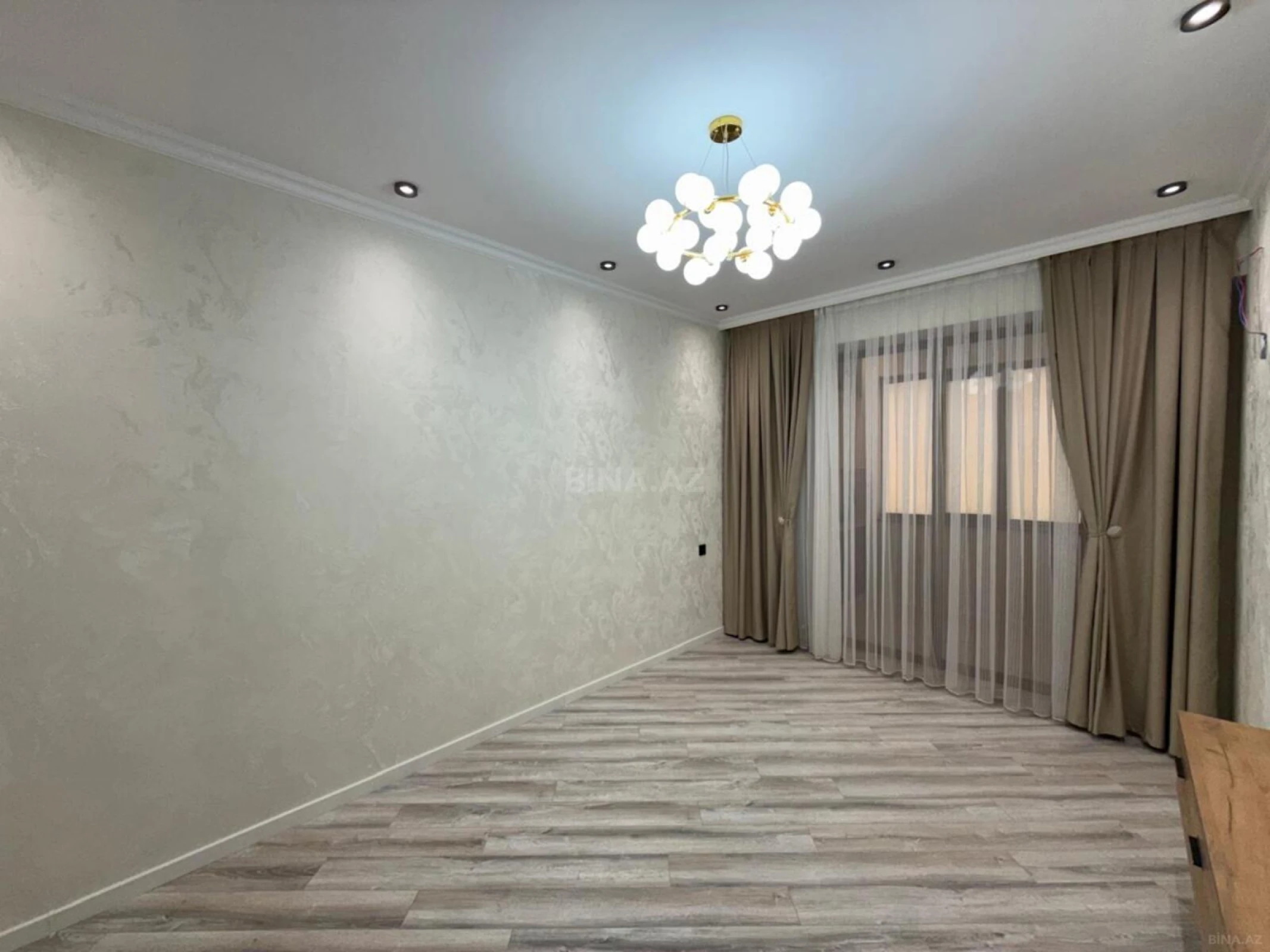 Satılır 2 otaqlı mənzil 67 m²