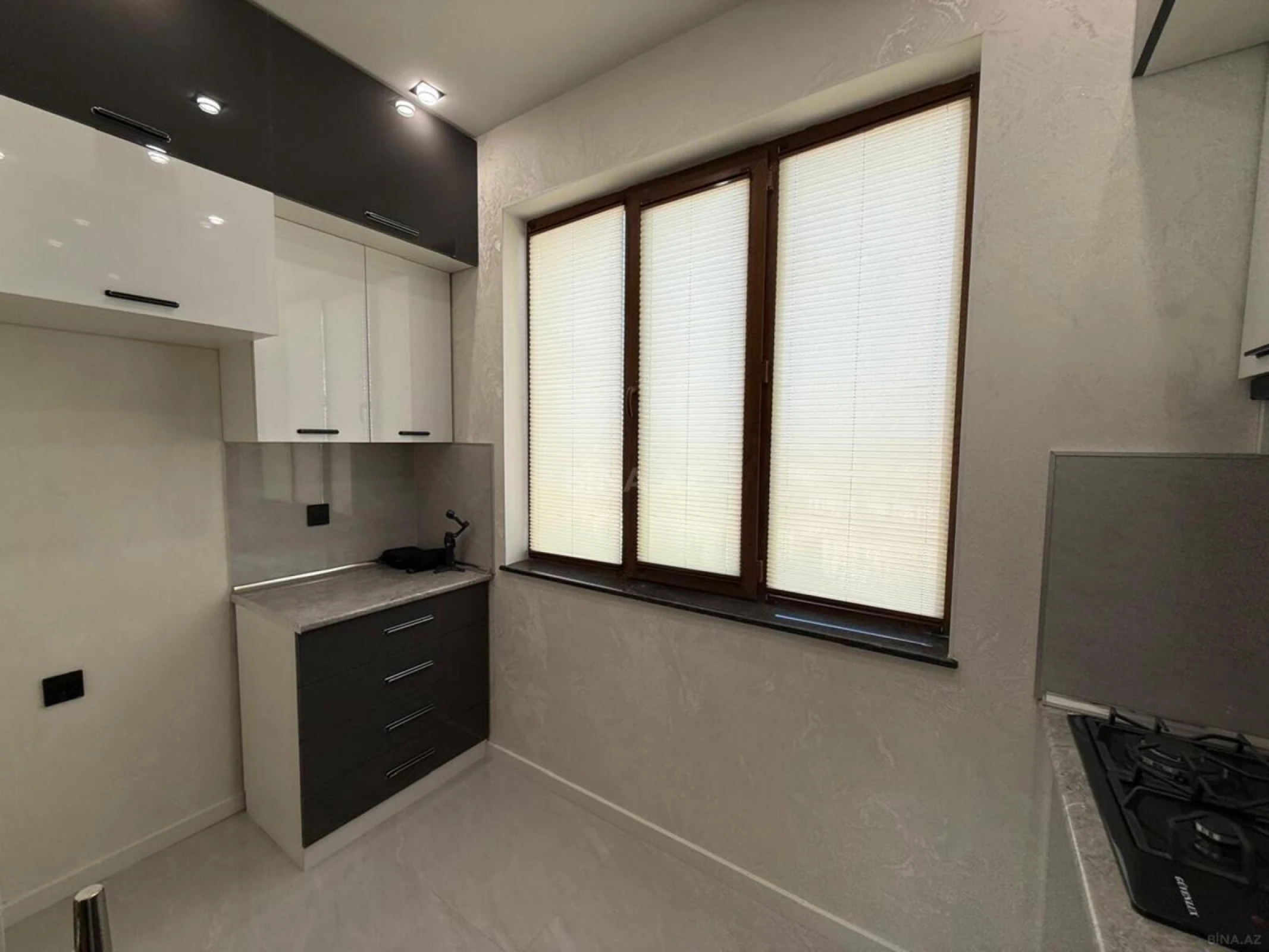 Satılır 2 otaqlı mənzil 67 m²