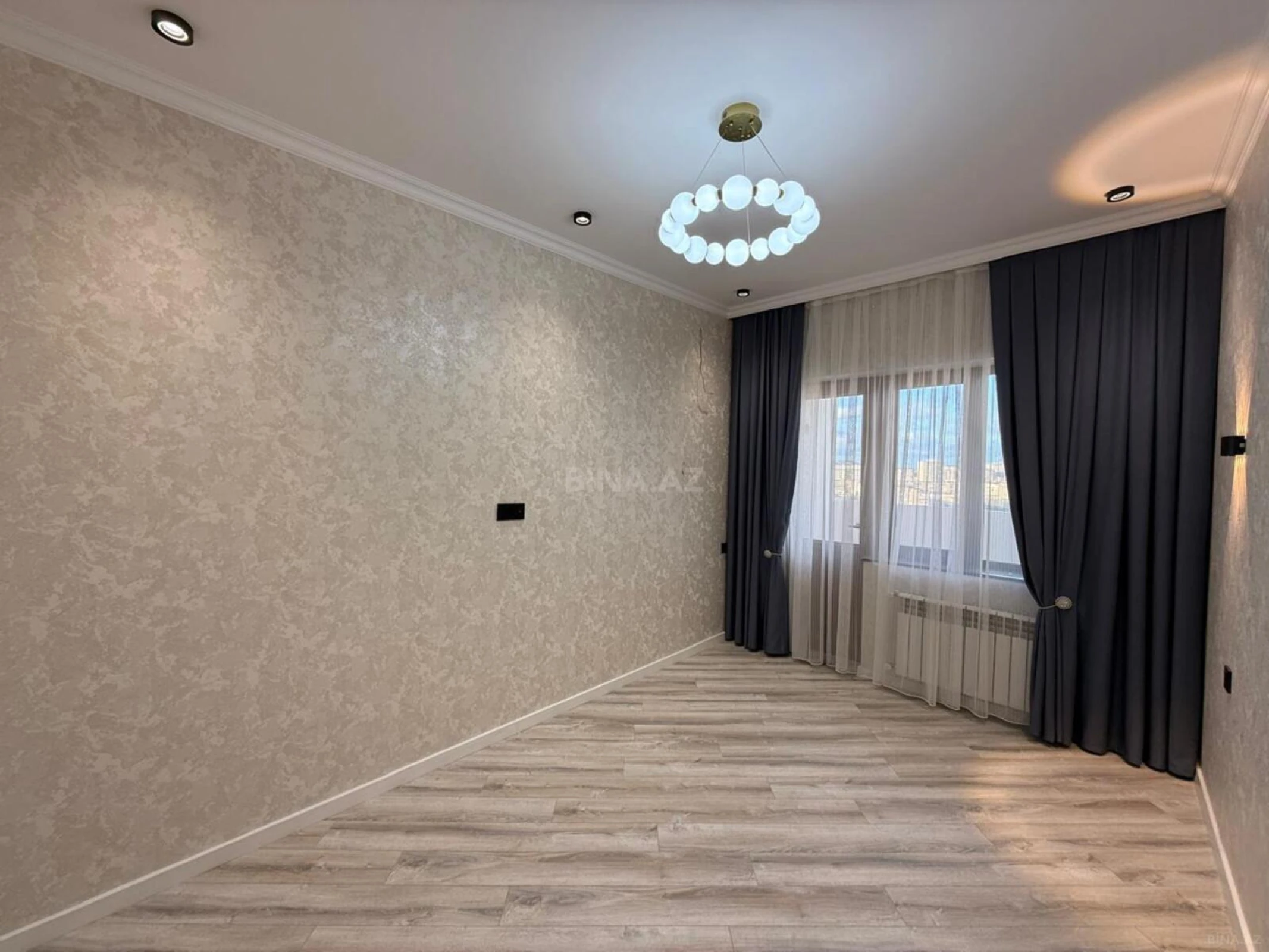Satılır 2 otaqlı mənzil 67 m²