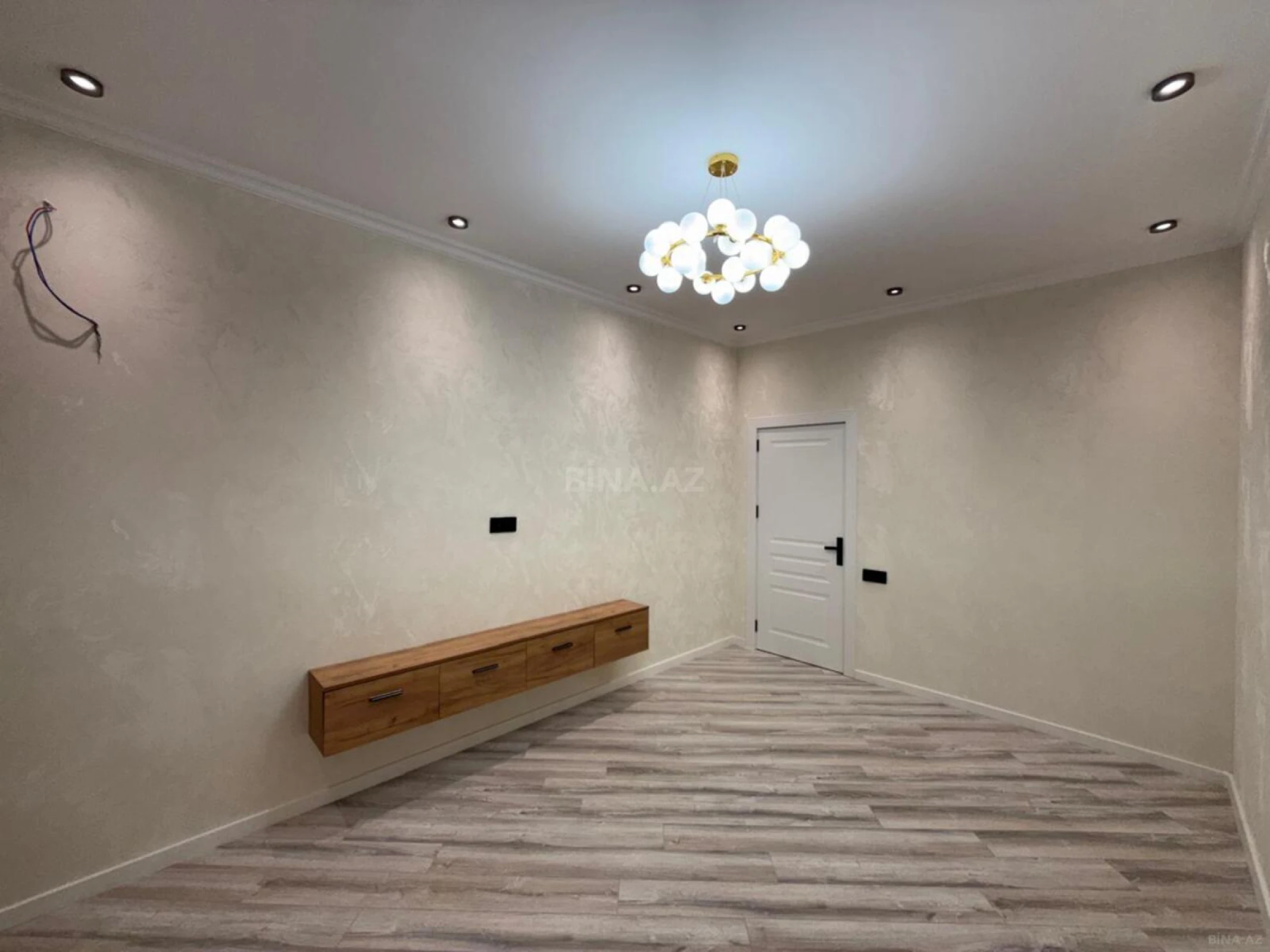 Satılır 2 otaqlı mənzil 67 m²