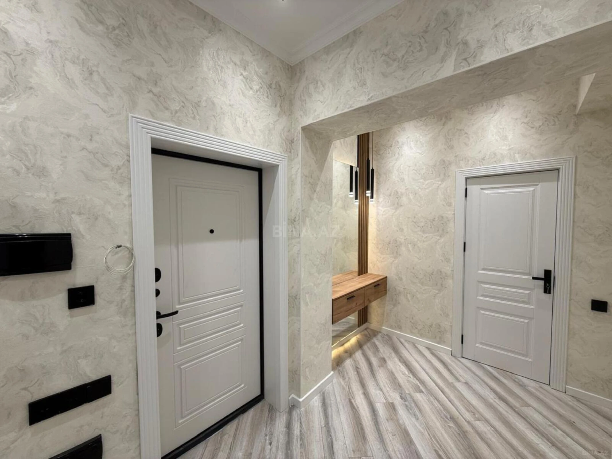 Satılır 2 otaqlı mənzil 67 m²