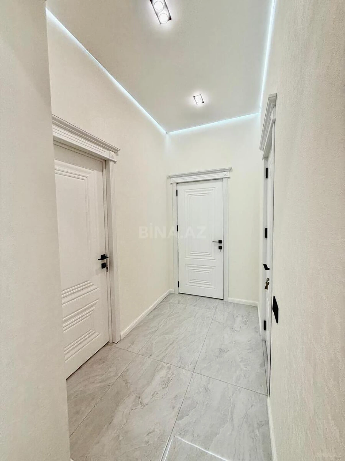 Satılır 2 otaqlı mənzil 76 m²