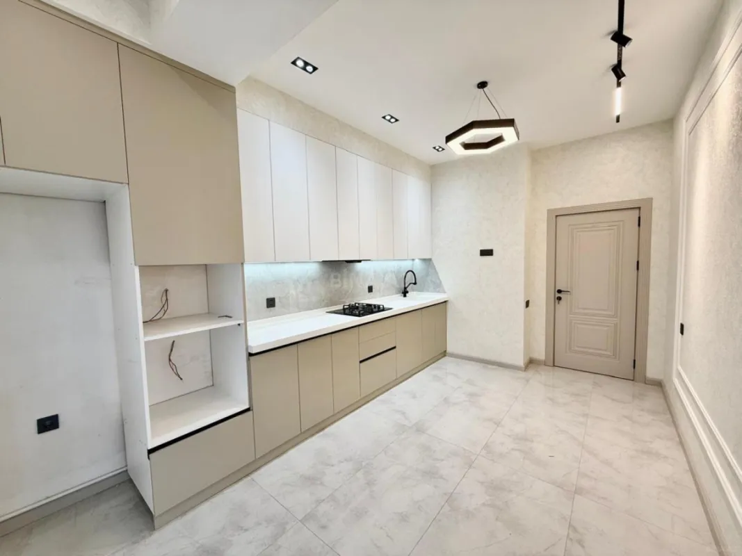 Satılır 2 otaqlı mənzil 76 m²