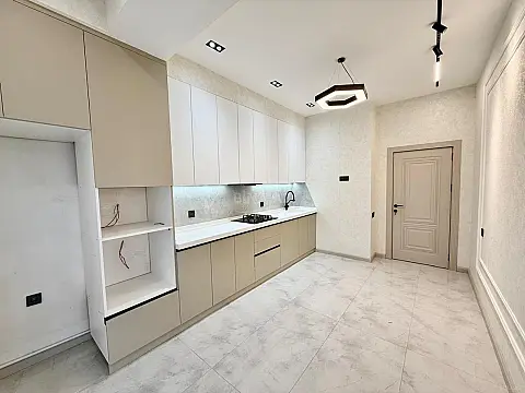 Satılır 2 otaqlı mənzil 76 m²
