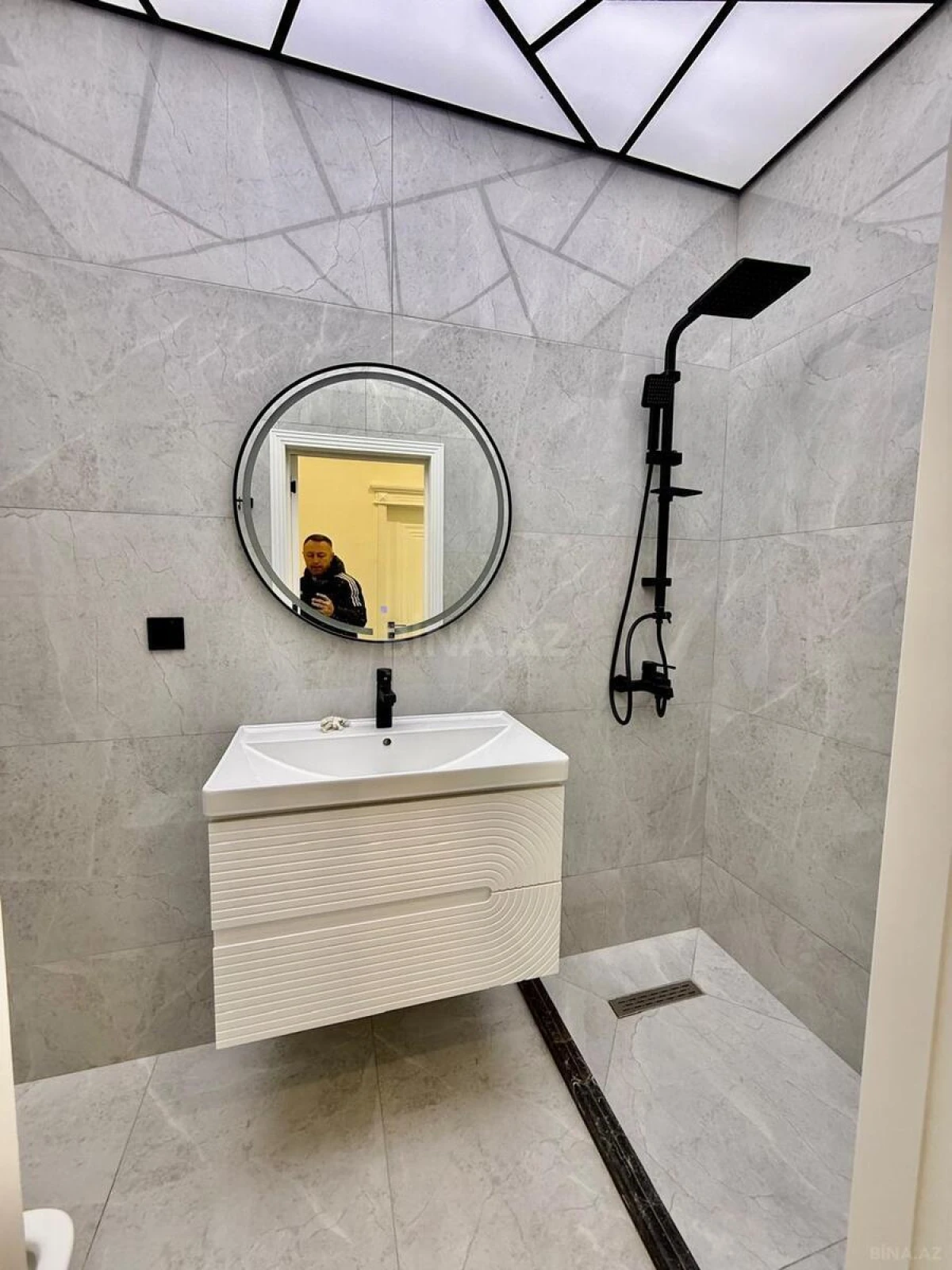 Satılır 2 otaqlı mənzil 76 m²