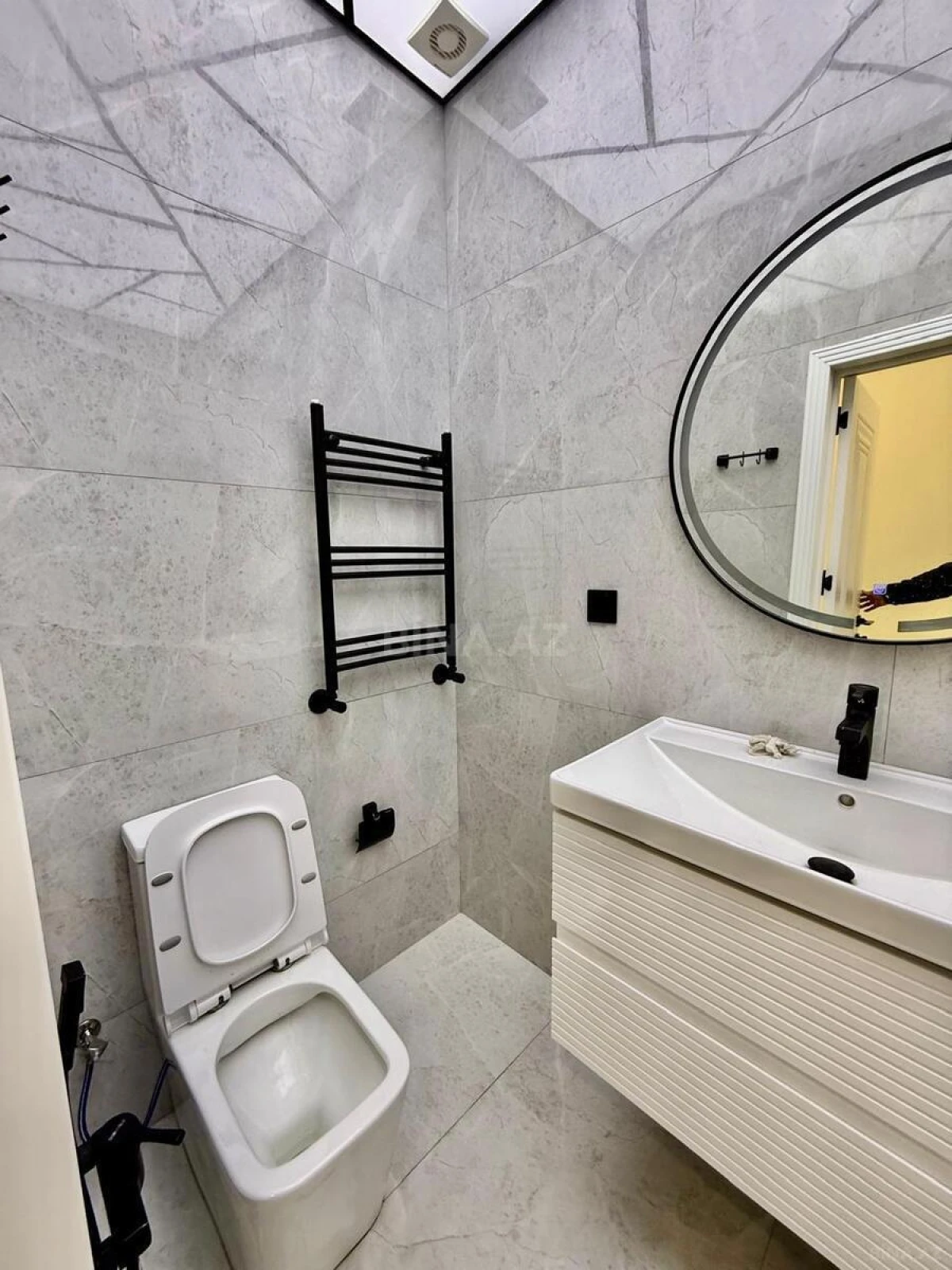 Satılır 2 otaqlı mənzil 76 m²