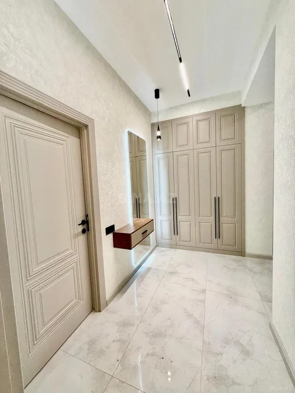 Satılır 2 otaqlı mənzil 76 m²
