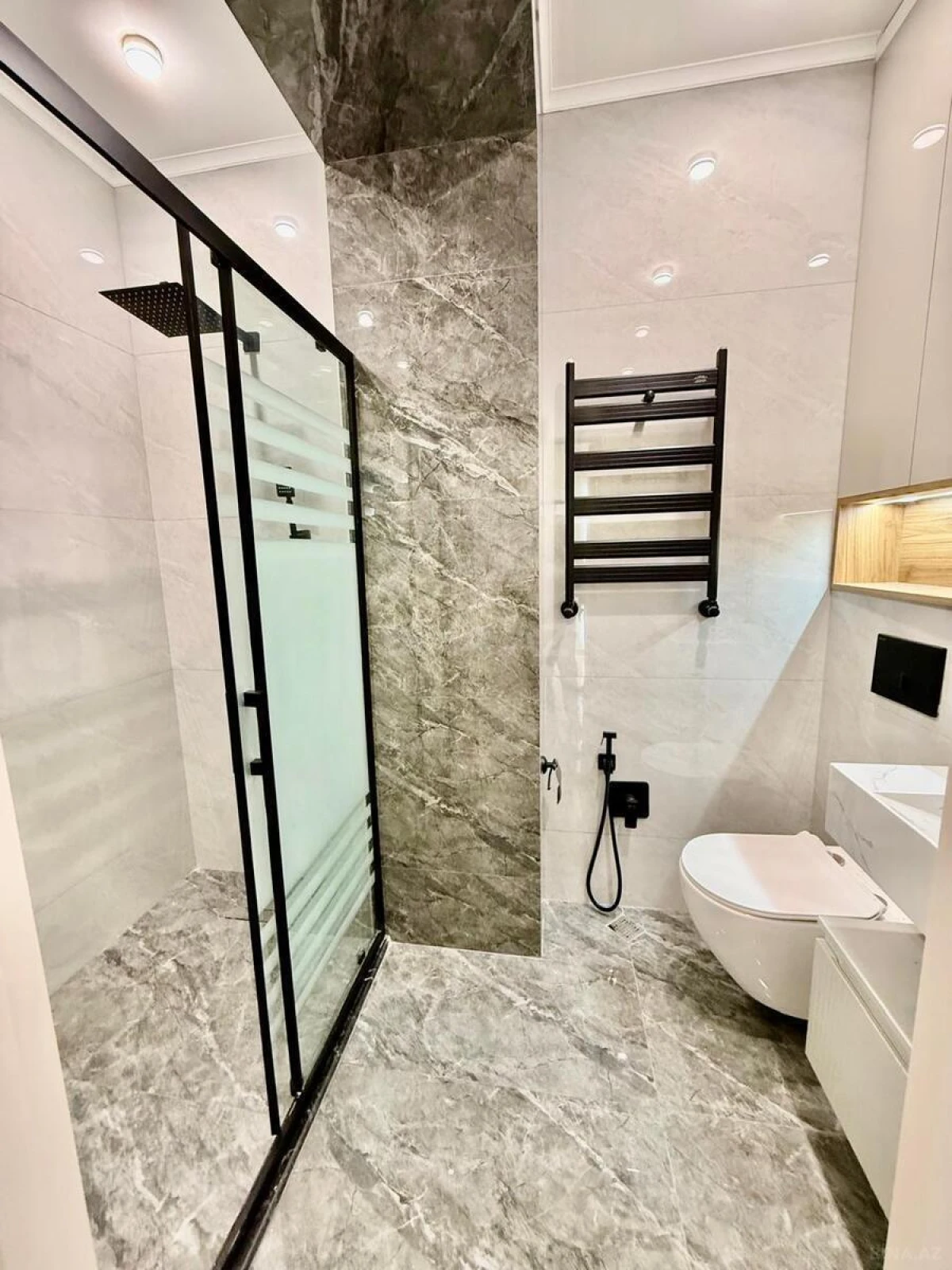 Satılır 2 otaqlı mənzil 76 m²