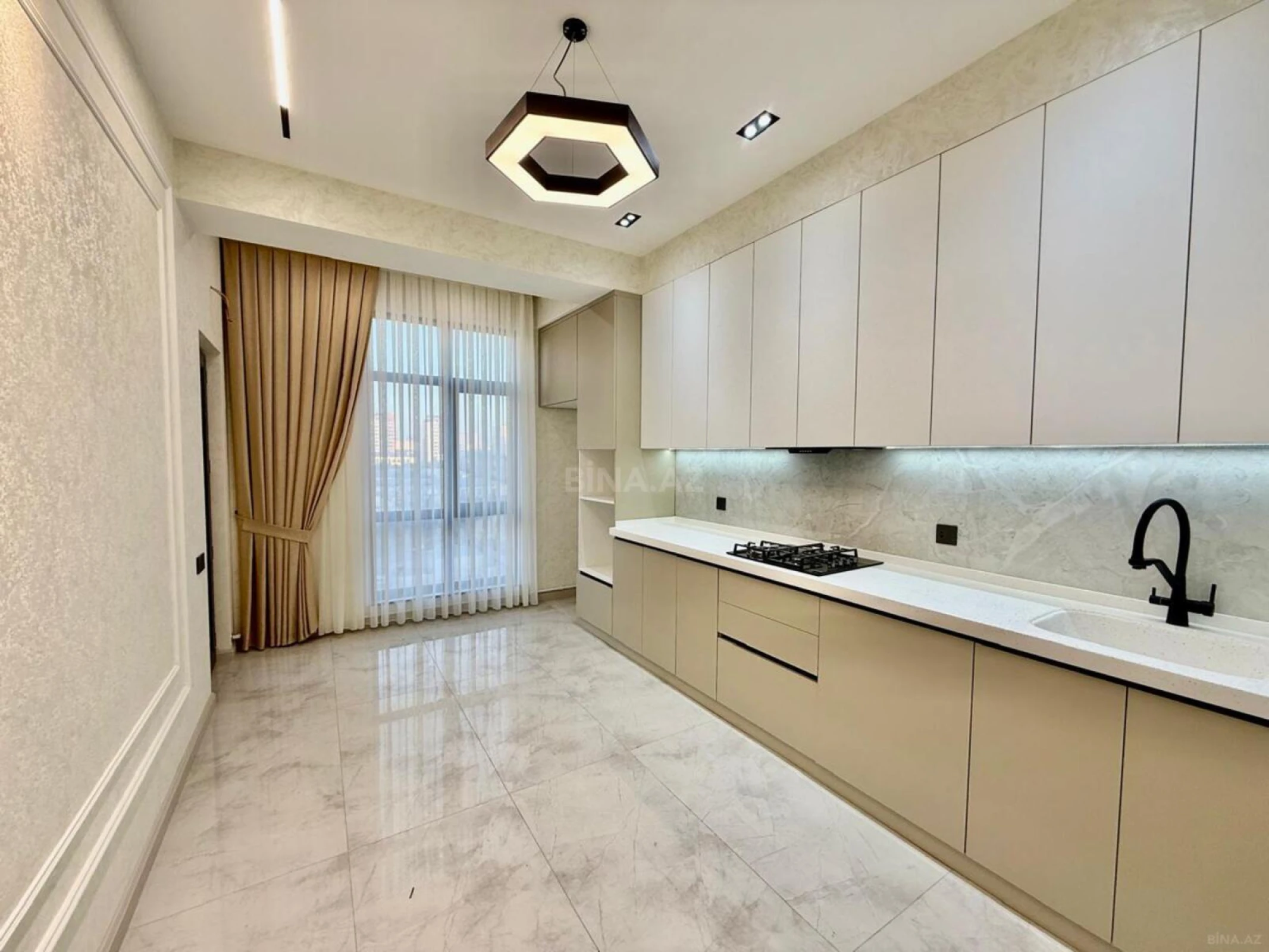 Satılır 2 otaqlı mənzil 76 m²