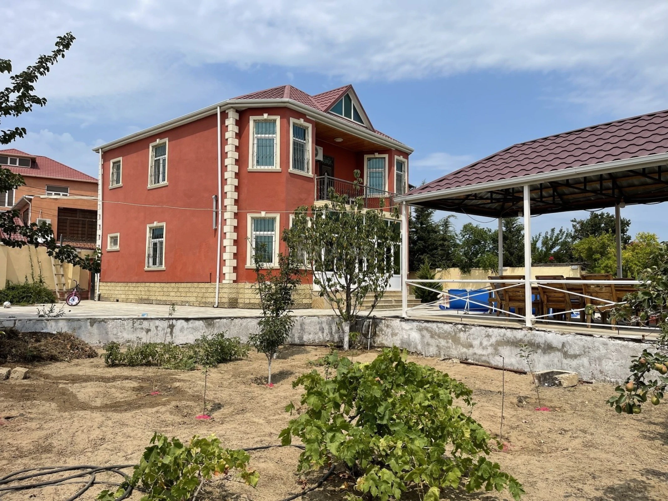 Satılır 5 otaqlı həyət evi 220 m²