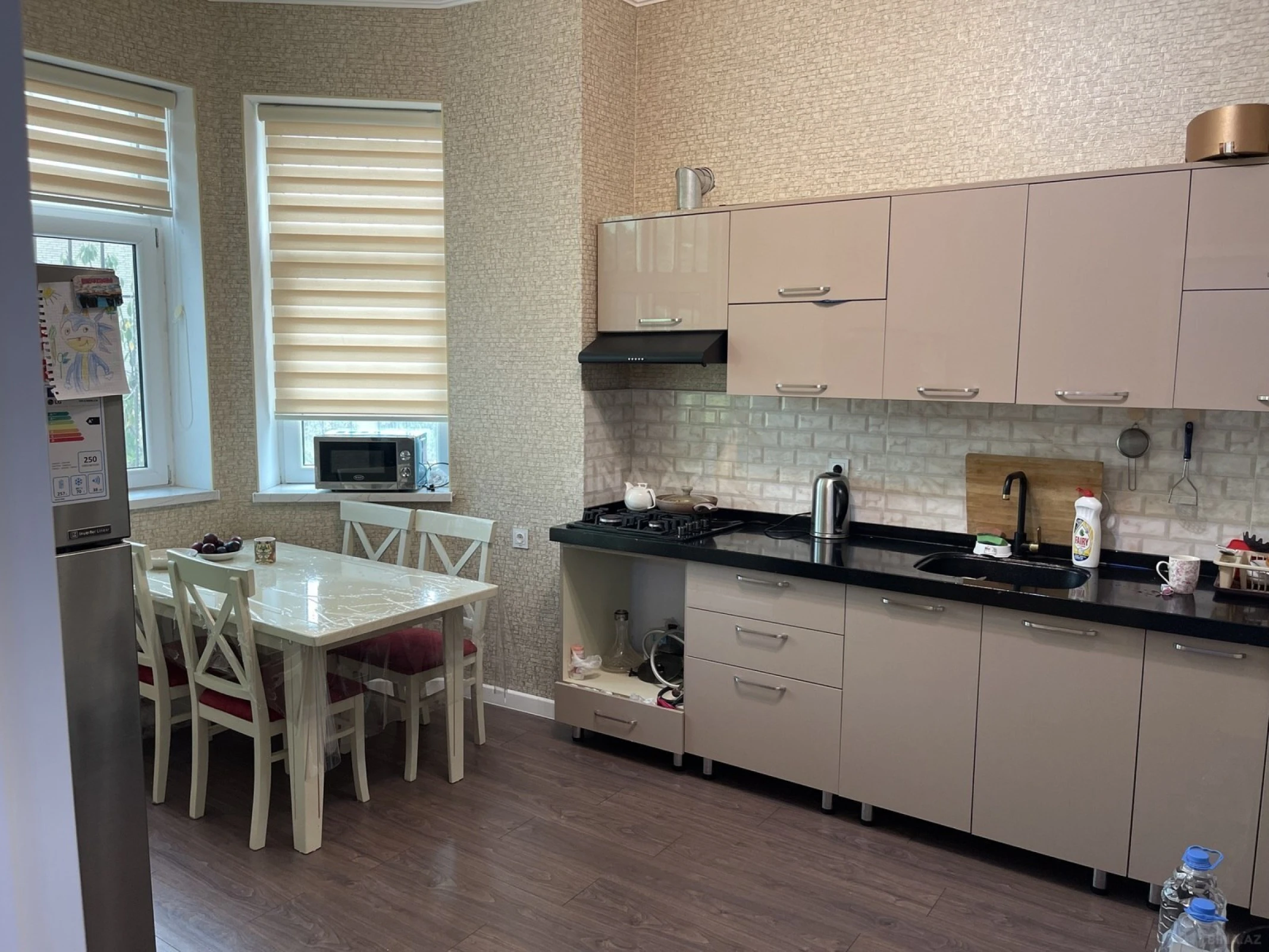 Satılır 5 otaqlı həyət evi 220 m²