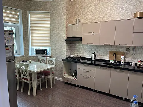 Satılır 5 otaqlı həyət evi 220 m²