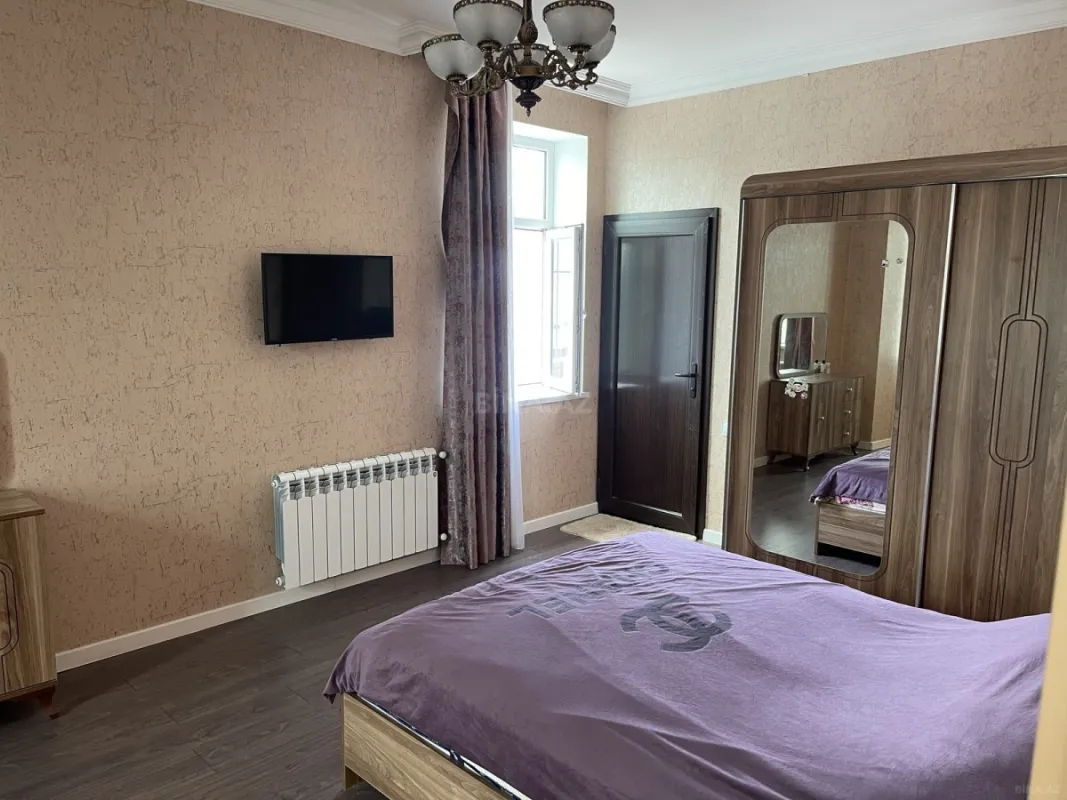 Satılır 5 otaqlı həyət evi 220 m²