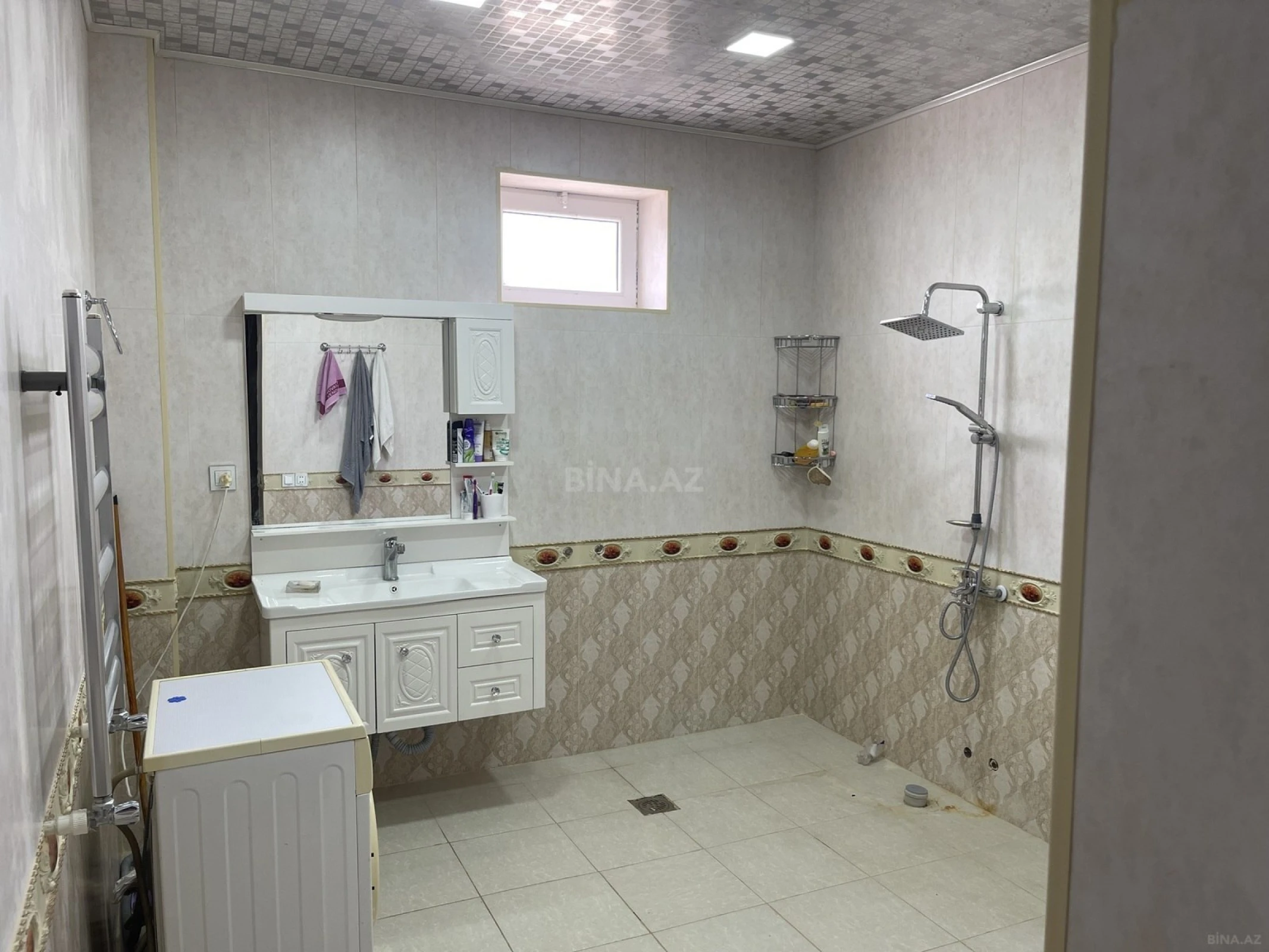 Satılır 5 otaqlı həyət evi 220 m²
