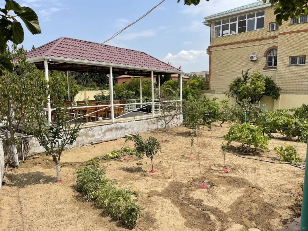 Satılır 5 otaqlı həyət evi 220 m²