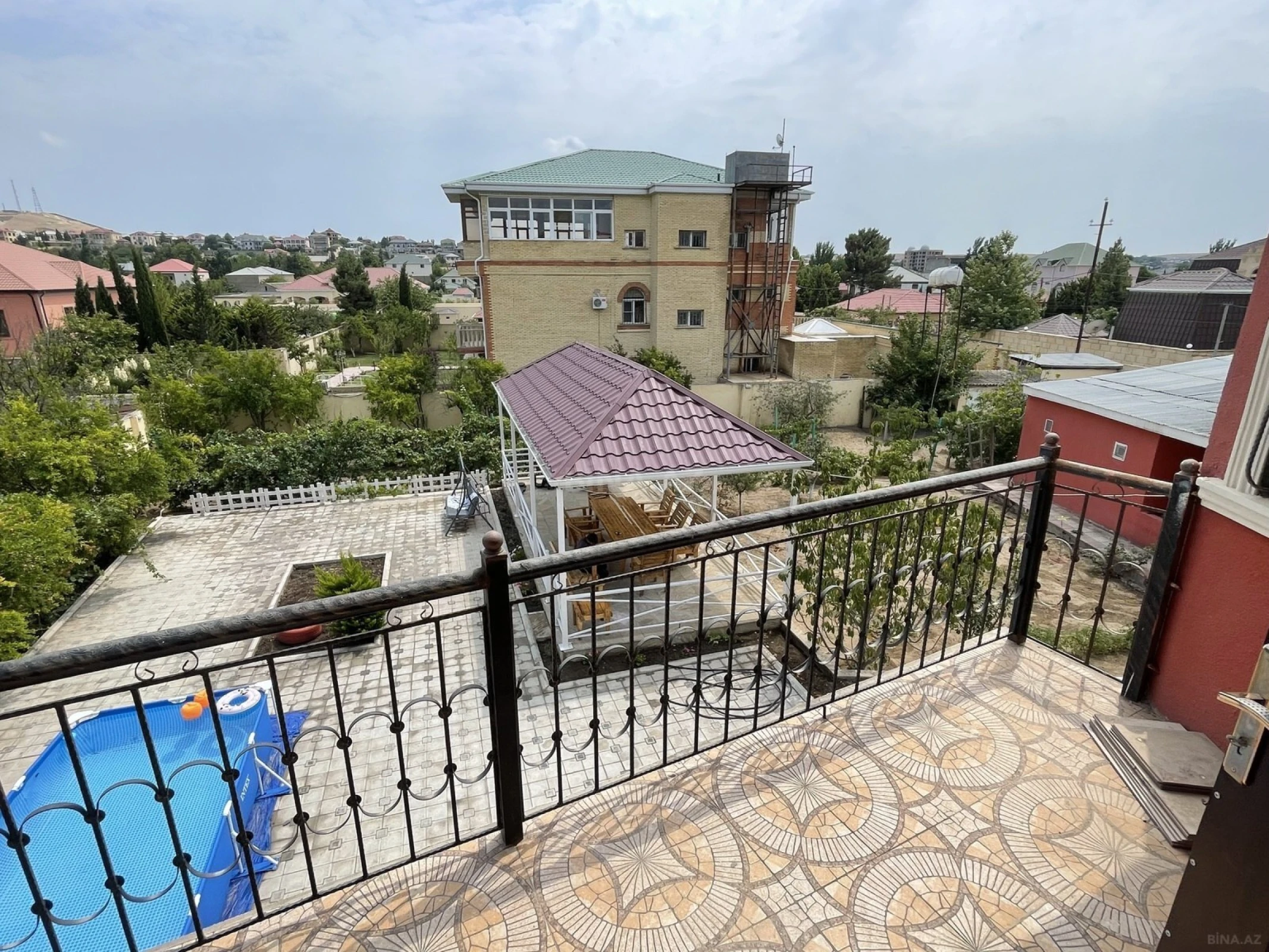 Satılır 5 otaqlı həyət evi 220 m²