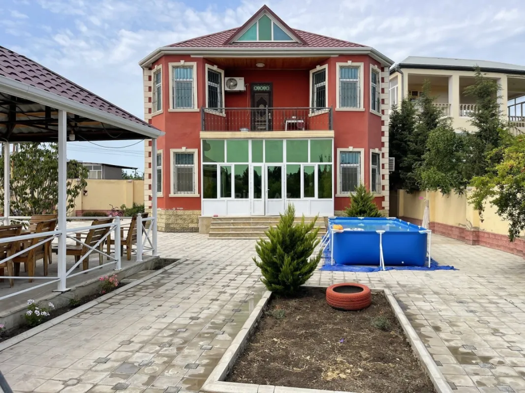 Satılır 5 otaqlı həyət evi 220 m²