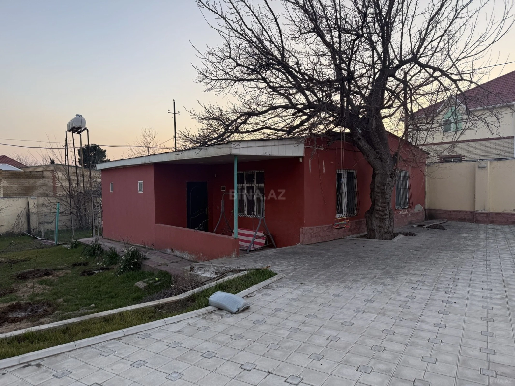 Satılır 5 otaqlı həyət evi 220 m²