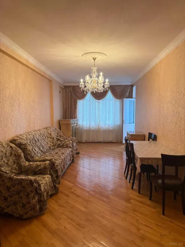 Satılır 3 otaqlı mənzil 130 m²