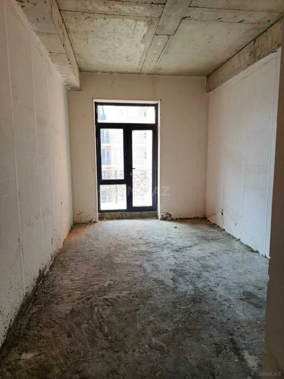 Satılır 3 otaqlı mənzil 140 m²
