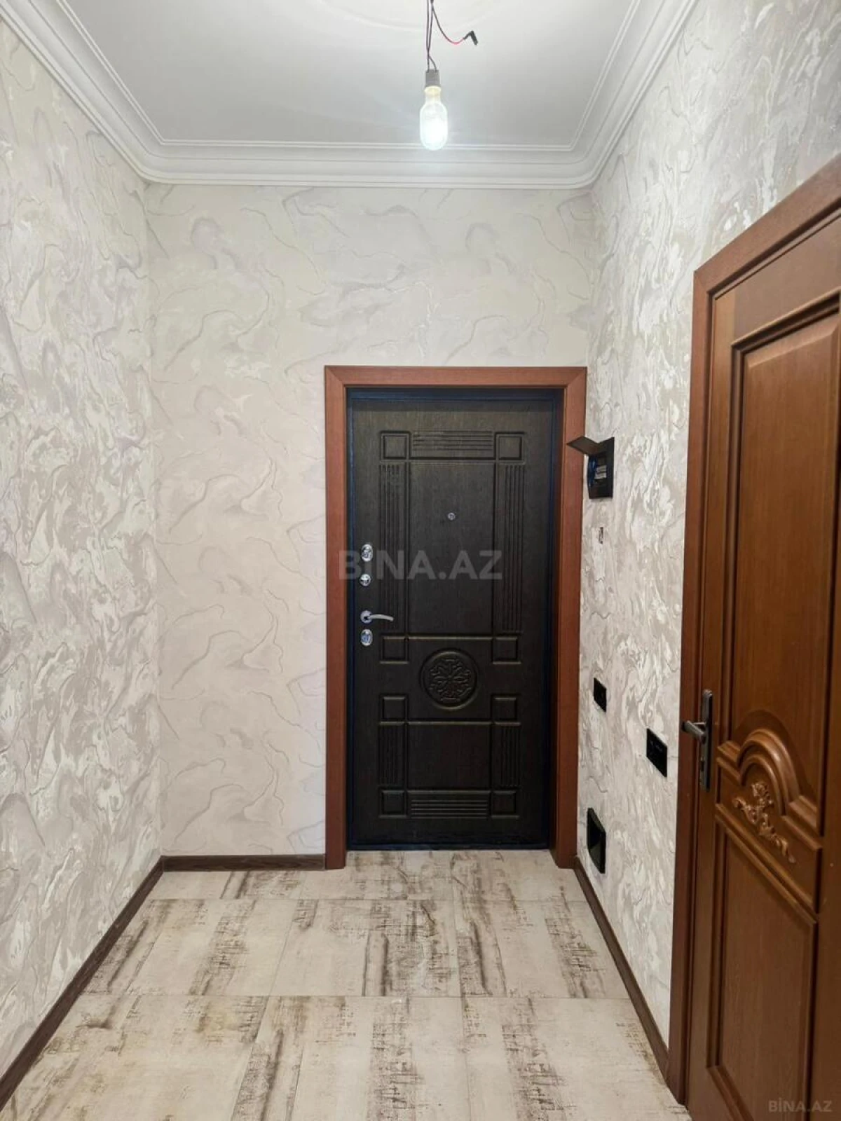 Satılır 2 otaqlı mənzil 70 m²
