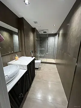 Kirayə verilir 2 otaqlı mənzil 93 m²