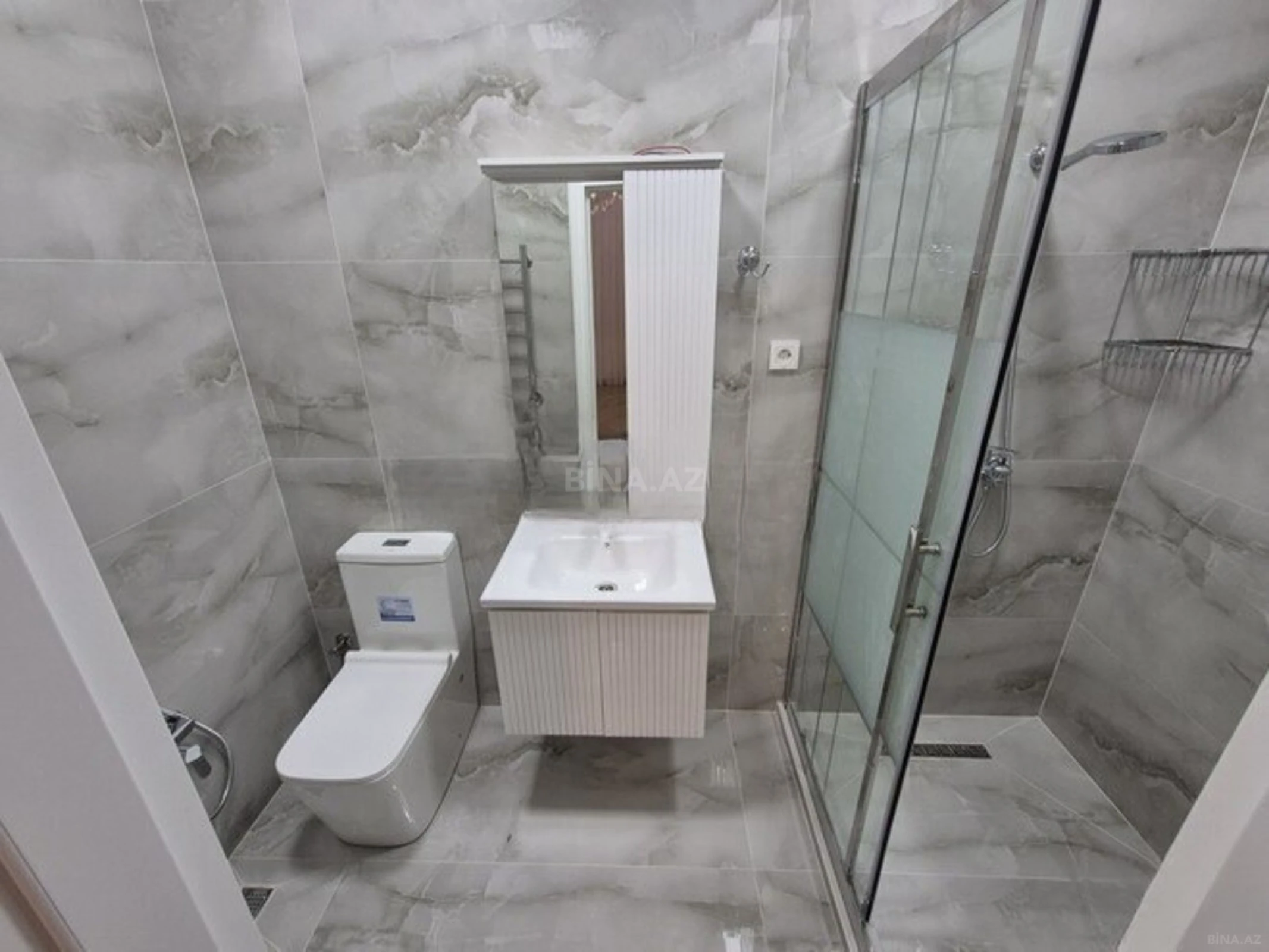 Kirayə verilir 3 otaqlı mənzil 160 m²