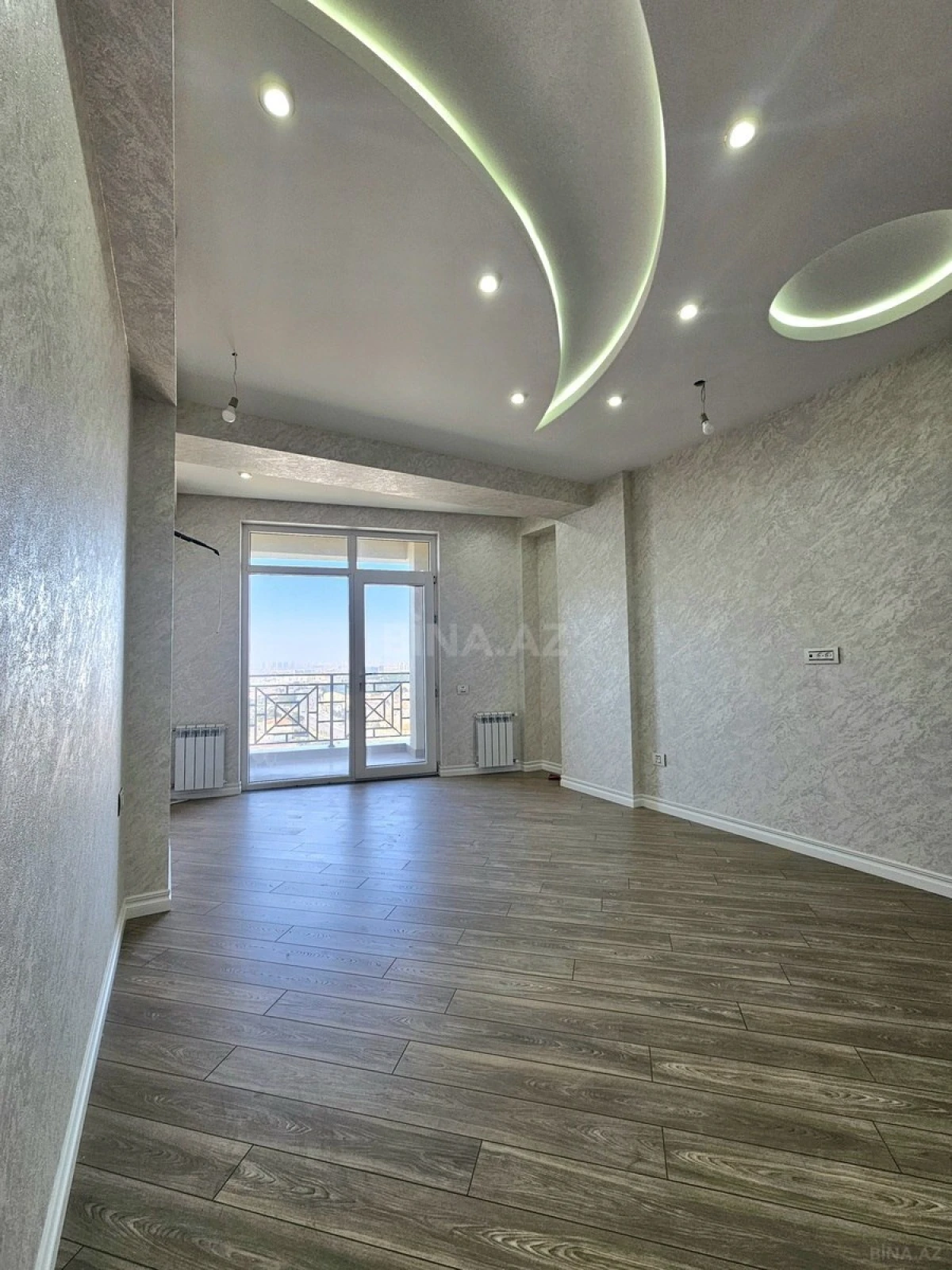 Satılır 3 otaqlı mənzil 140 m²