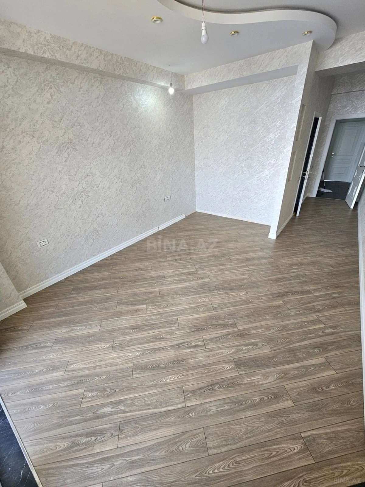 Satılır 3 otaqlı mənzil 140 m²