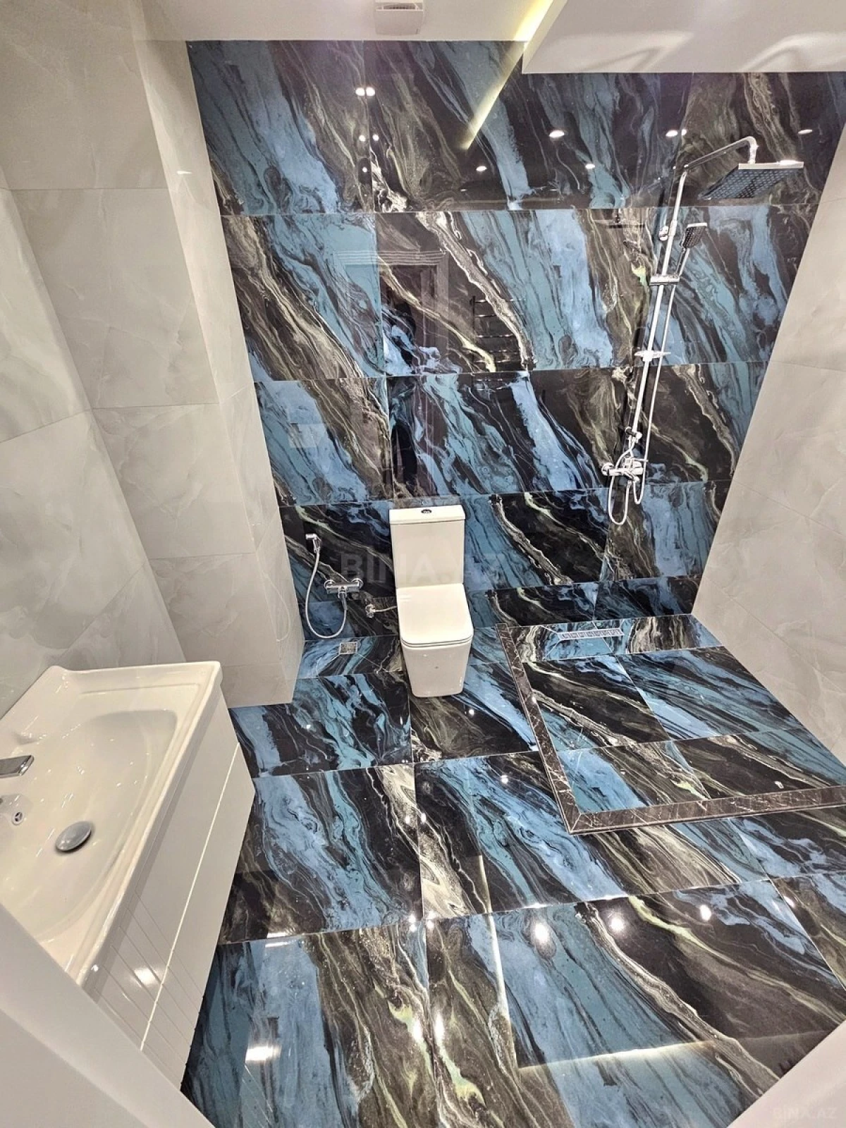 Satılır 3 otaqlı mənzil 140 m²