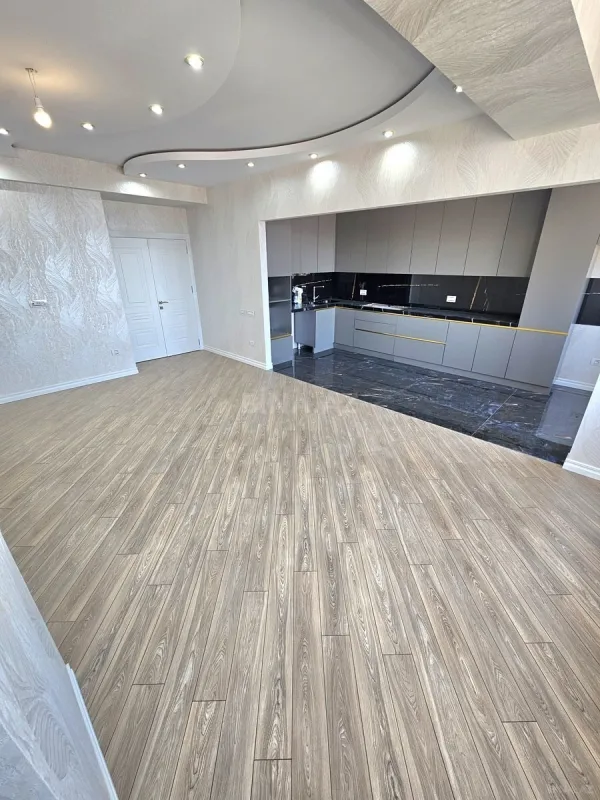 Satılır 3 otaqlı mənzil 140 m²