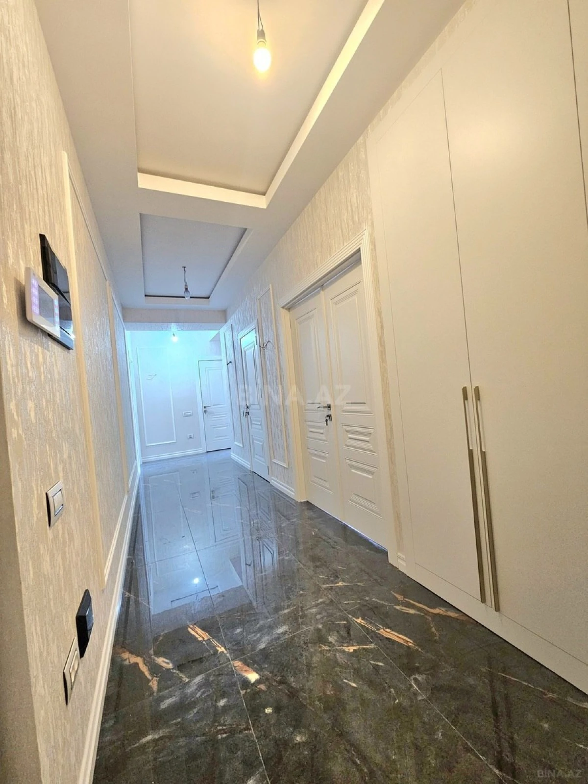 Satılır 3 otaqlı mənzil 140 m²
