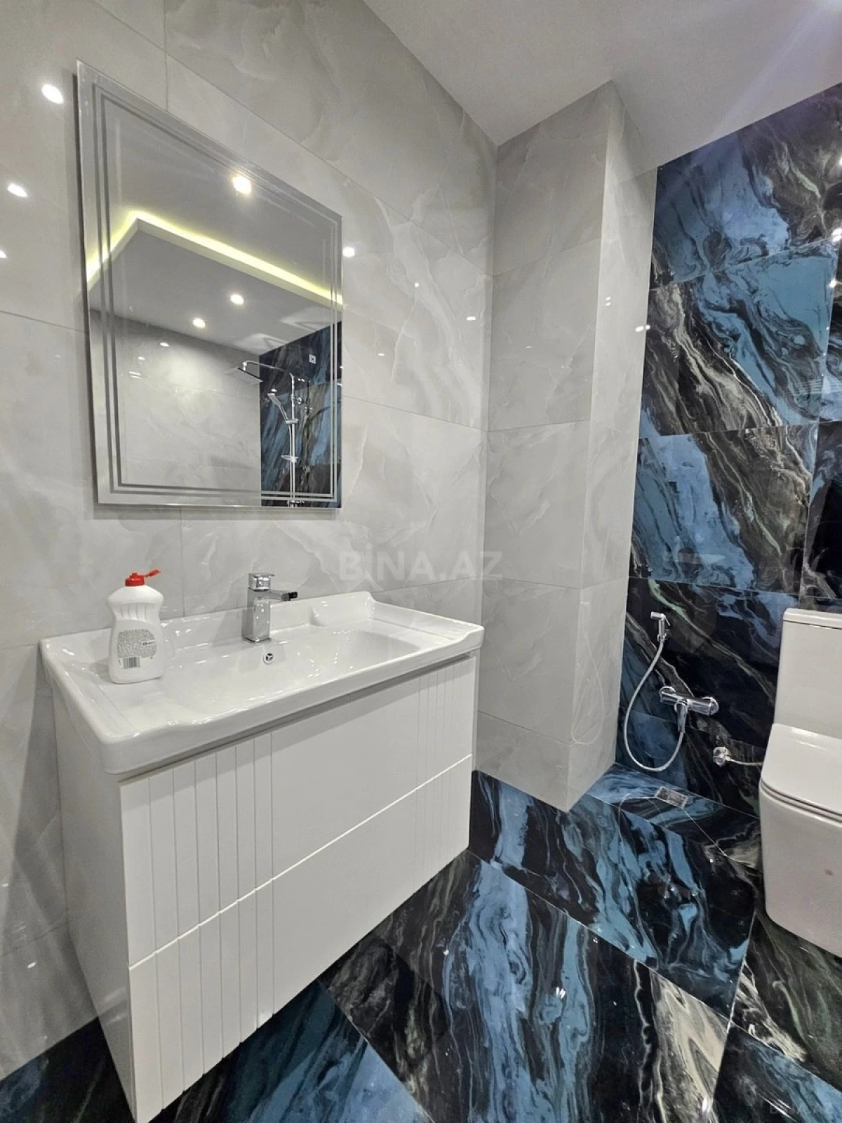 Satılır 3 otaqlı mənzil 140 m²