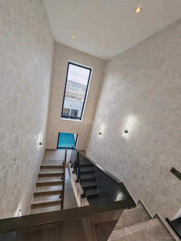 Satılır 4 otaqlı həyət evi 270 m²