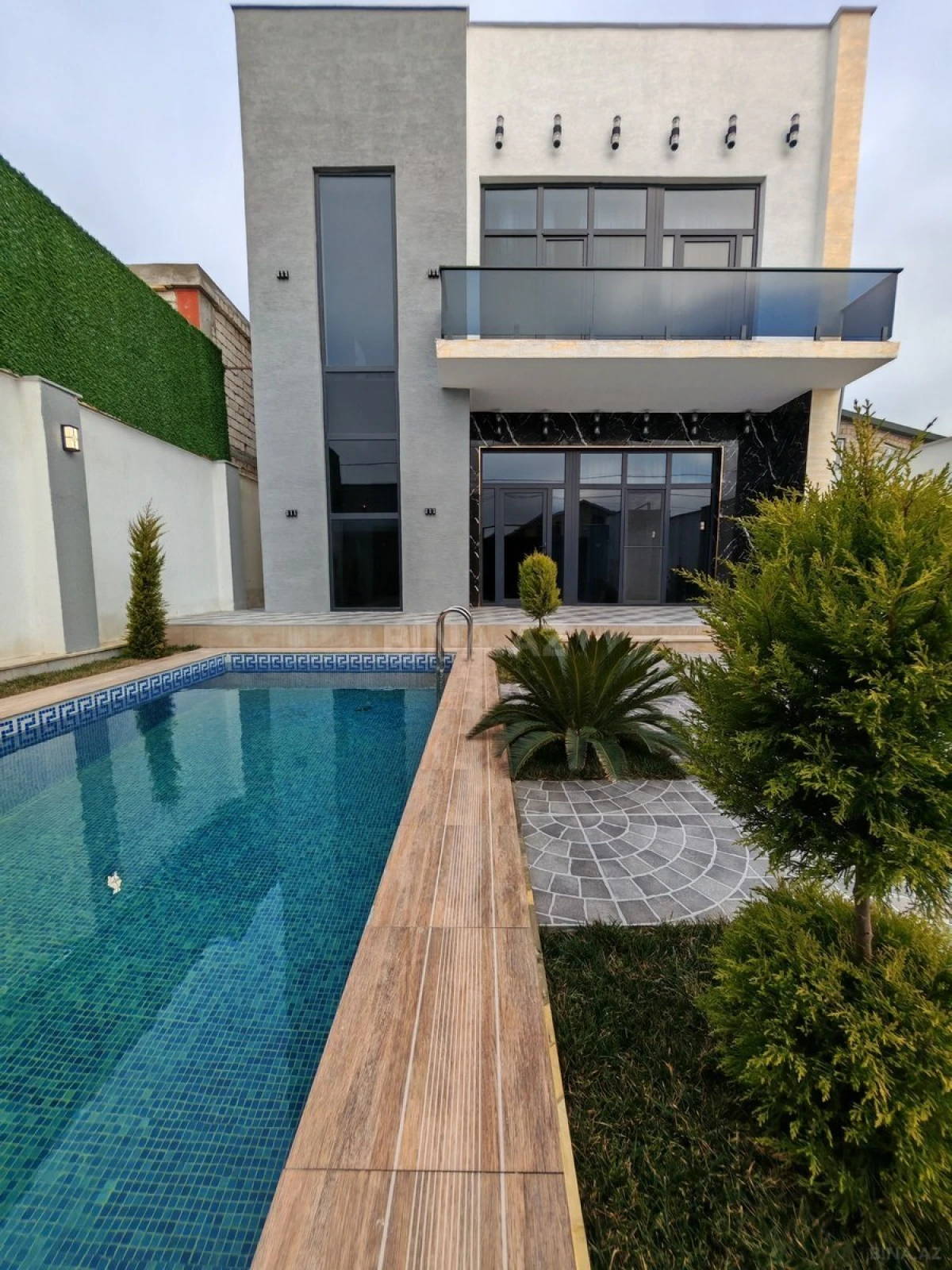Satılır 4 otaqlı həyət evi 270 m²
