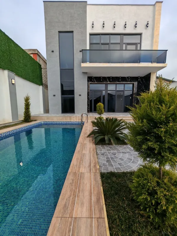 Satılır 4 otaqlı həyət evi 270 m²