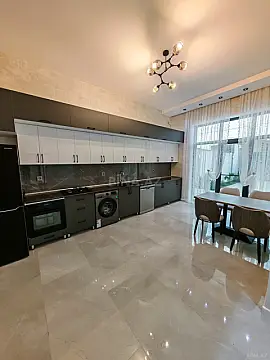 Satılır 4 otaqlı həyət evi 270 m²