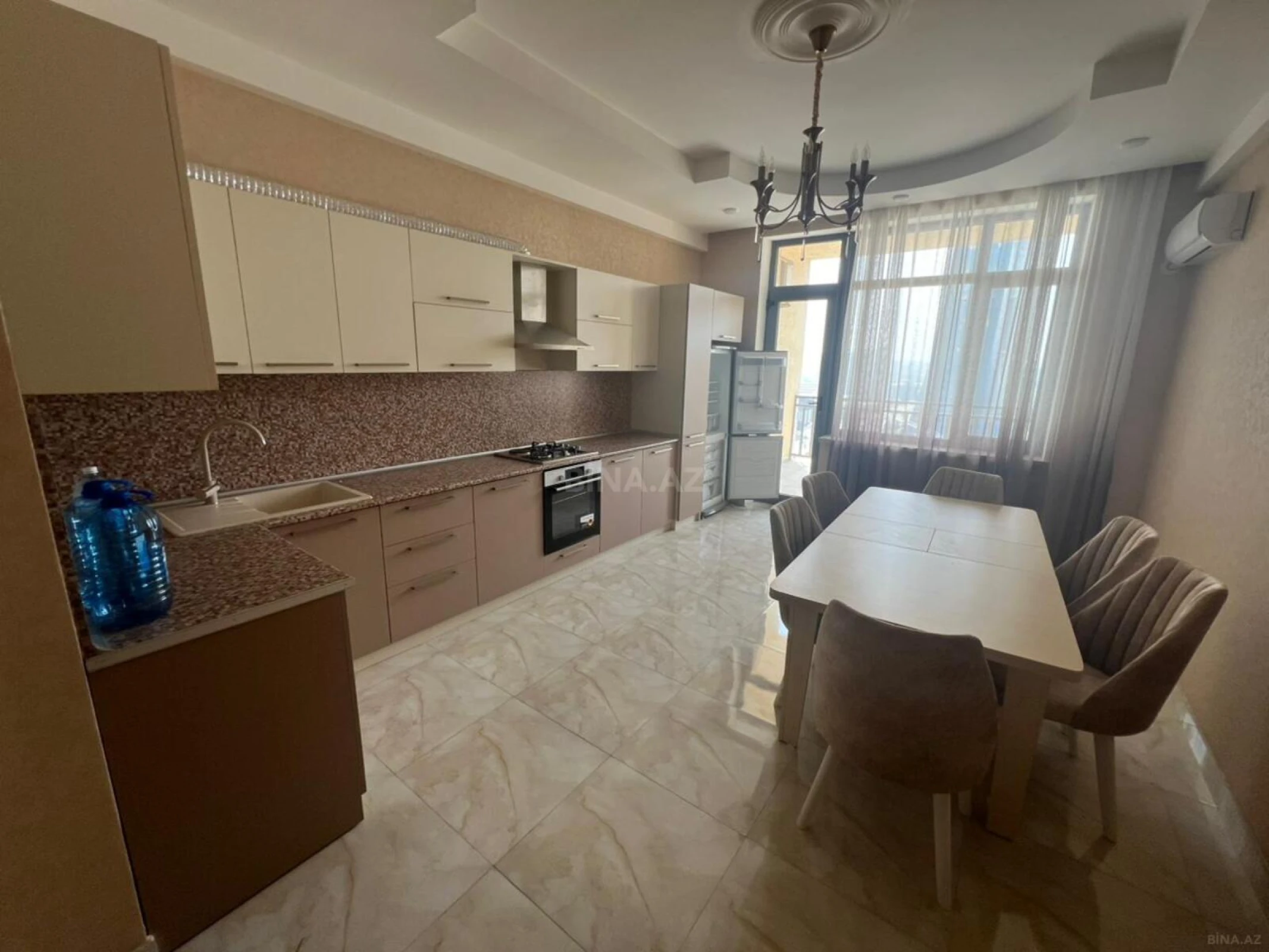 Kirayə verilir 3 otaqlı mənzil 170 m²