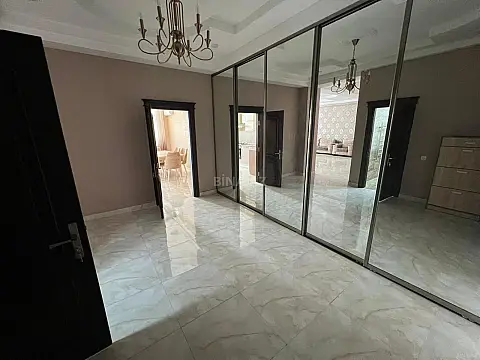 Kirayə verilir 3 otaqlı mənzil 170 m²