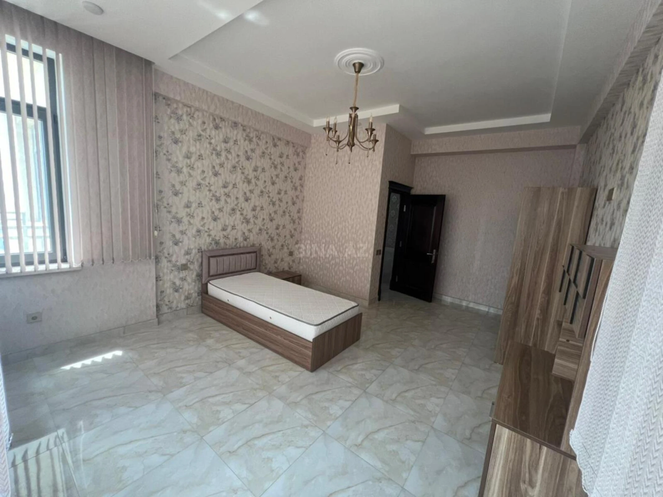 Kirayə verilir 3 otaqlı mənzil 170 m²