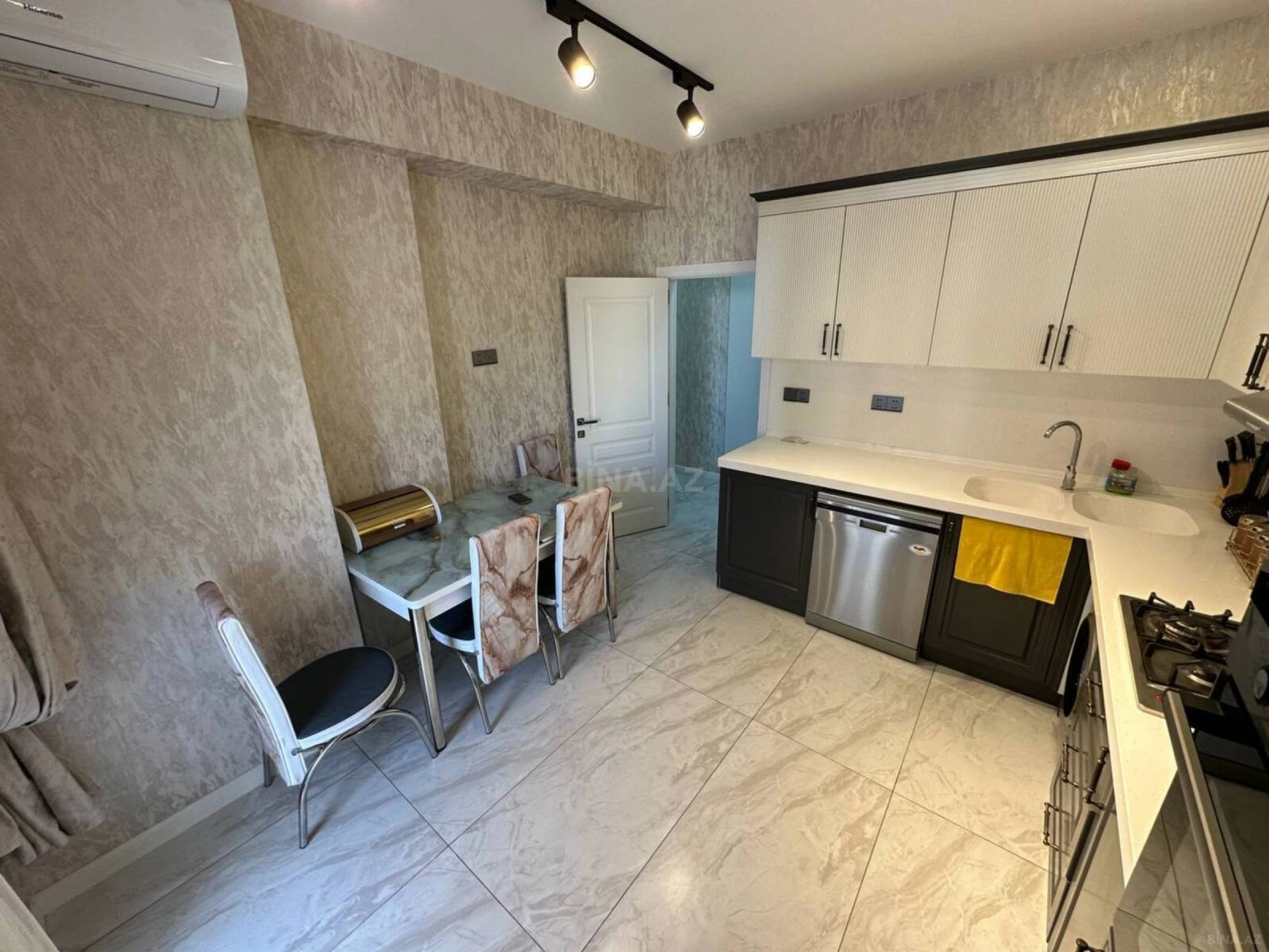 Satılır 2 otaqlı mənzil 100 m²