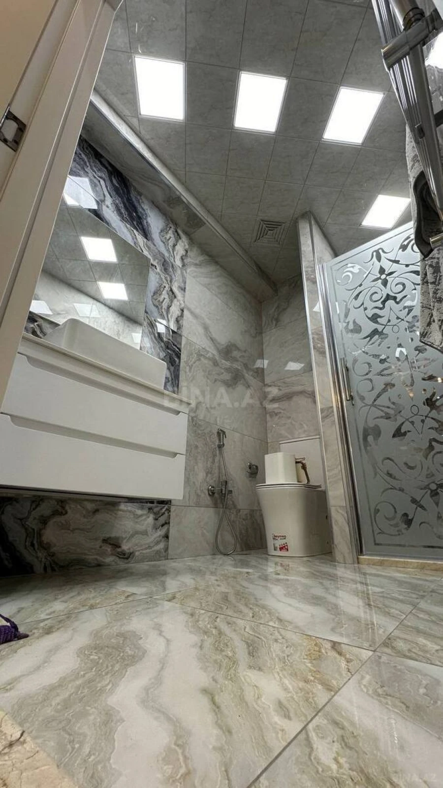 Satılır 2 otaqlı mənzil 100 m²