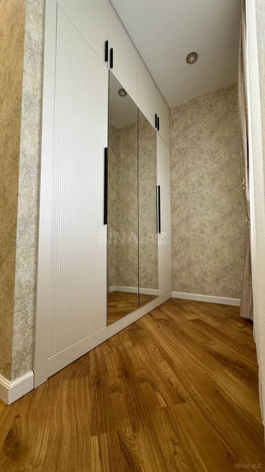 Satılır 2 otaqlı mənzil 100 m²