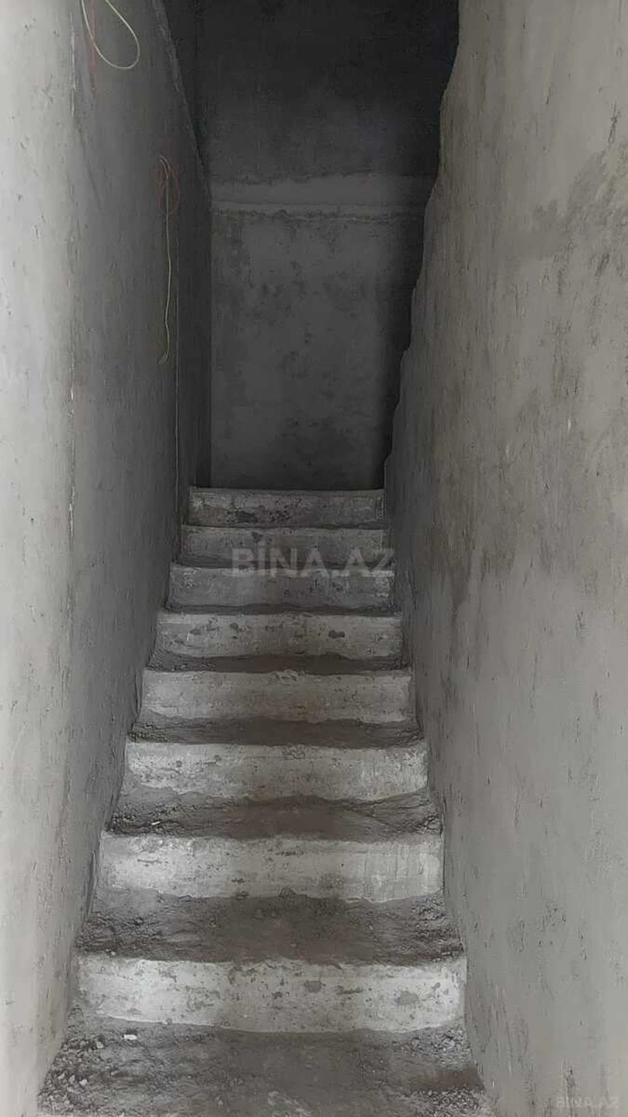 Satılır 6 otaqlı həyət evi 240 m²