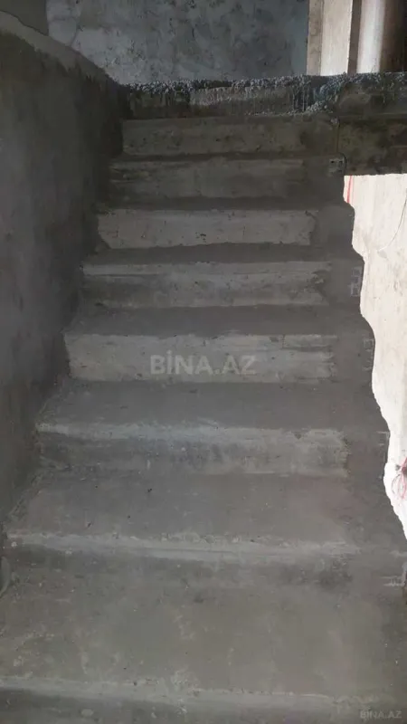 Satılır 6 otaqlı həyət evi 240 m²