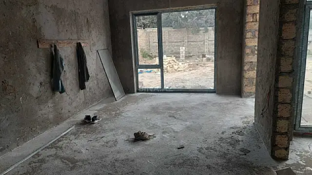 Satılır 6 otaqlı həyət evi 240 m²