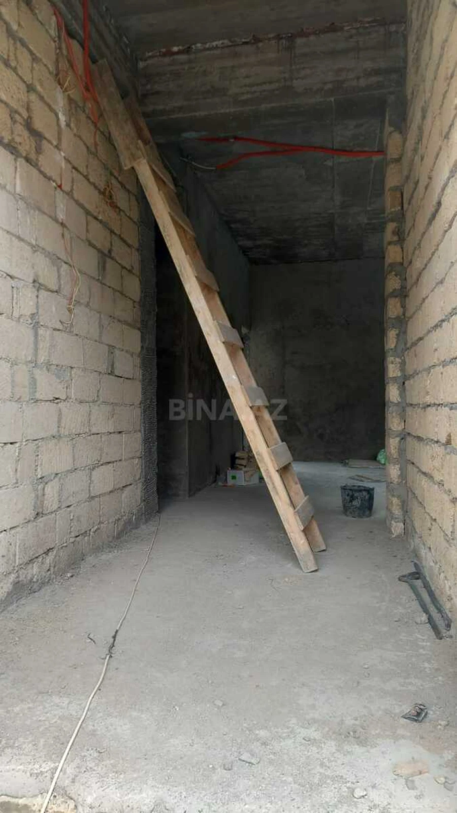 Satılır 6 otaqlı həyət evi 240 m²